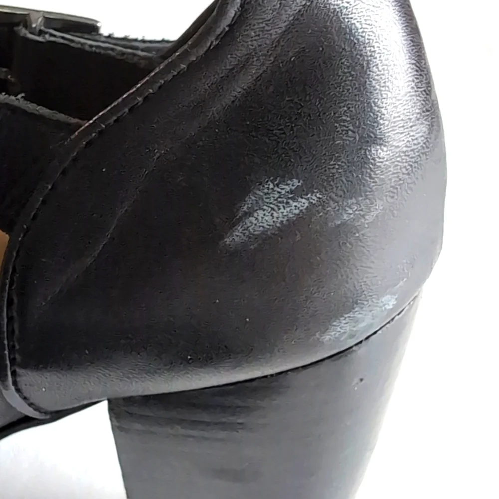 Ivylee Pointed Toe High Heeled Black Leather Moto Booties Women's Size 38